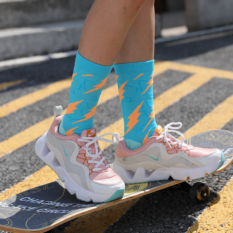 Calzini a compressione ad asciugatura rapida per ciclismo all'aperto in jacquard brillante